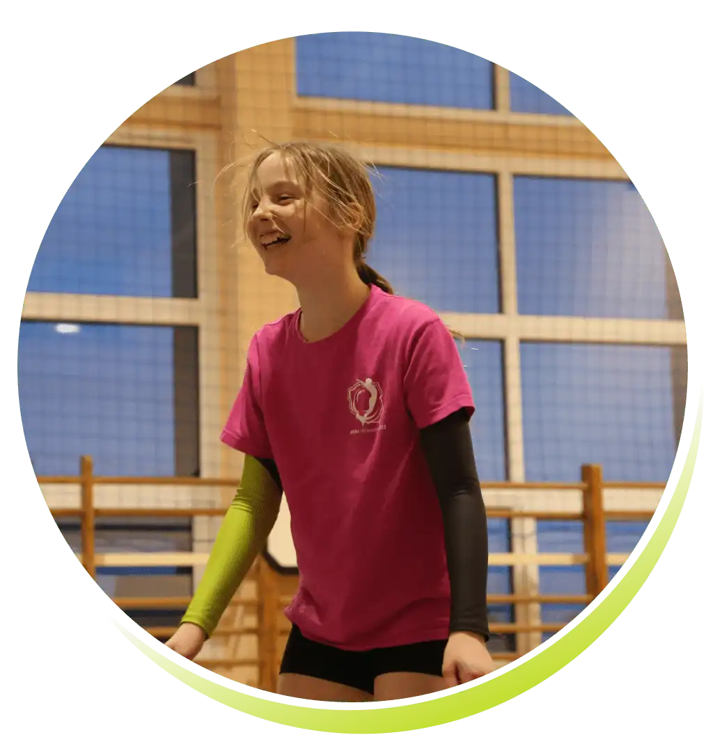 Uśmiechnięta zawodniczka UKS Alfa Wilkowice - Hania